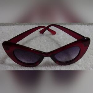 Vintage-Inspired Burgundy Cat-Eye Sunglasses